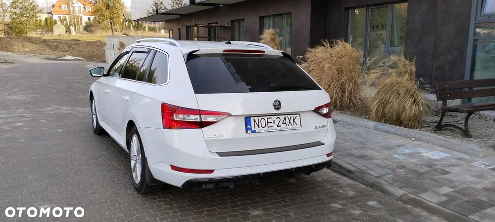 Skoda Superb 2.0 TDI DSG Sportline - 36