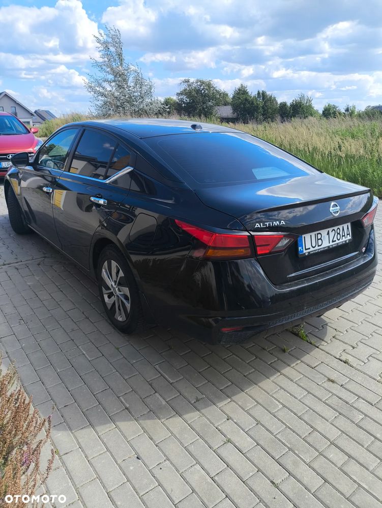 Nissan Altima - 4