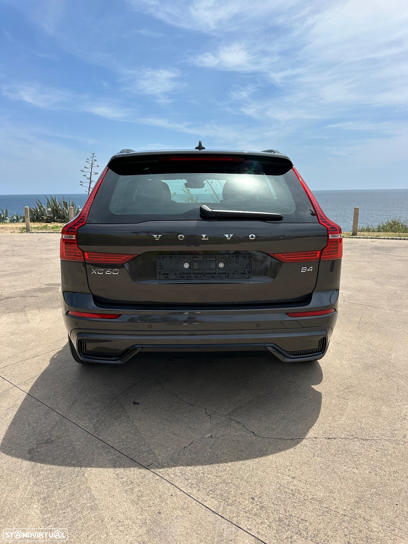 Volvo XC 60 2.0 B4 R-Design Geartronic - 12