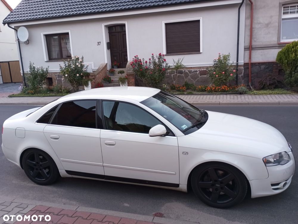 Audi A4 Limousine - 1