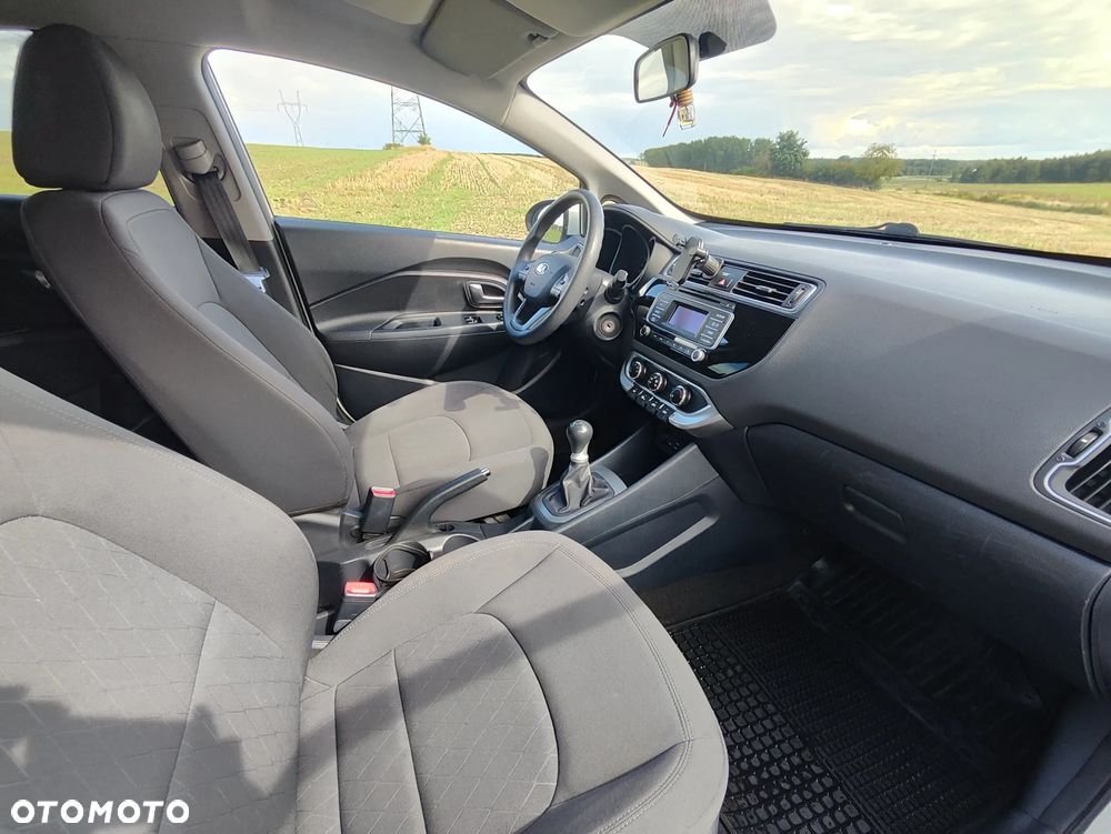 Kia Rio 1.2 L - 8