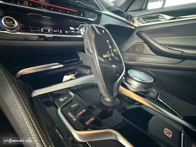 BMW 520 d Line Luxury Auto - 2