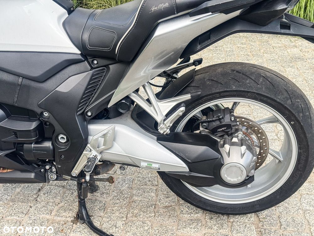 Honda VFR - 19