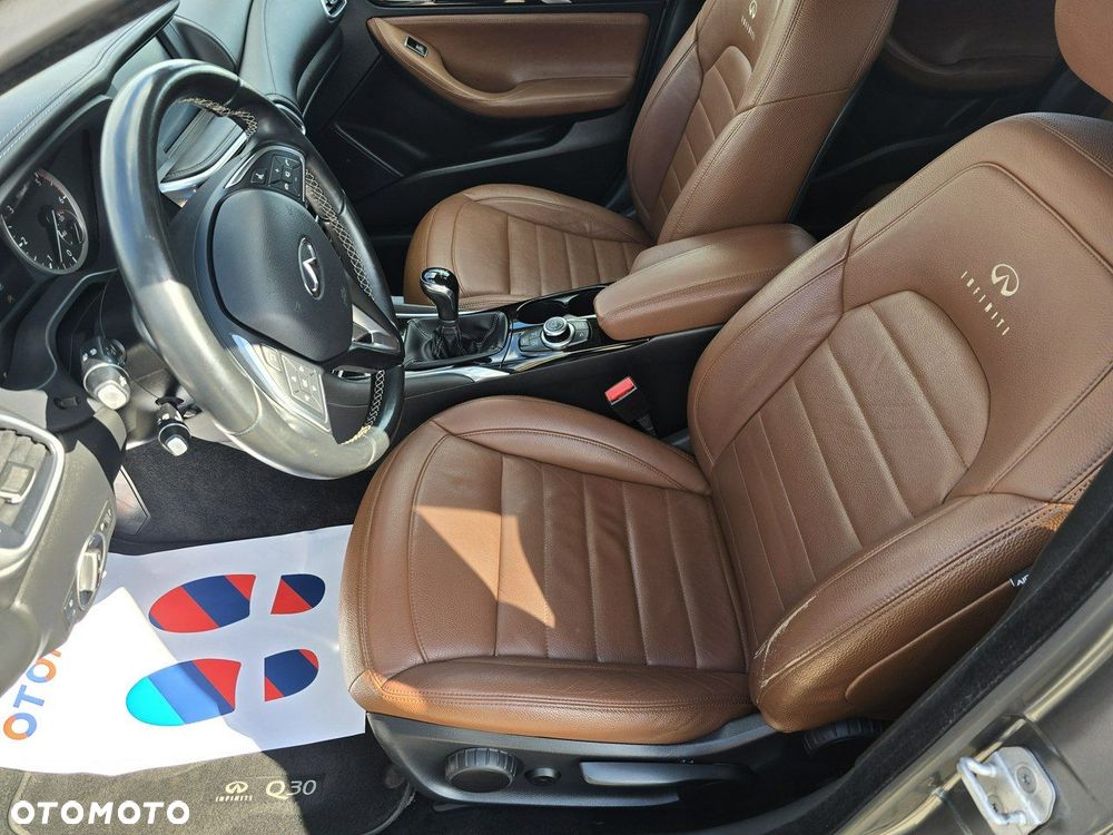 Infiniti Q30 - 14