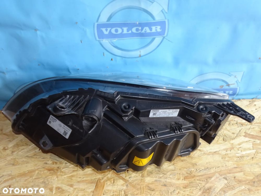 LAMPA XENON PRAWA VOLVO V40 EUROPA 2012- - 5