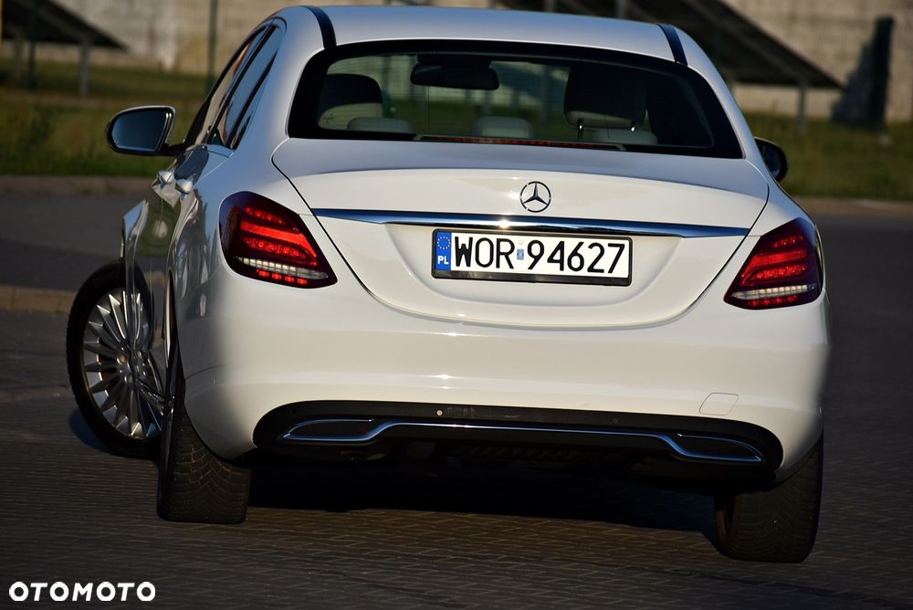 Mercedes-Benz Klasa C 180 9G-TRONIC Exclusive - 26