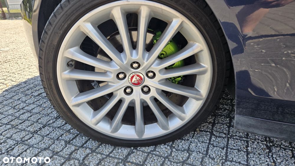 Jaguar XE - 5