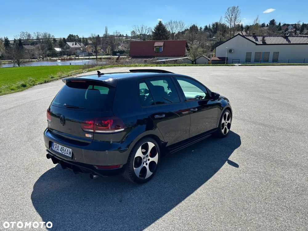 Volkswagen Golf - 1