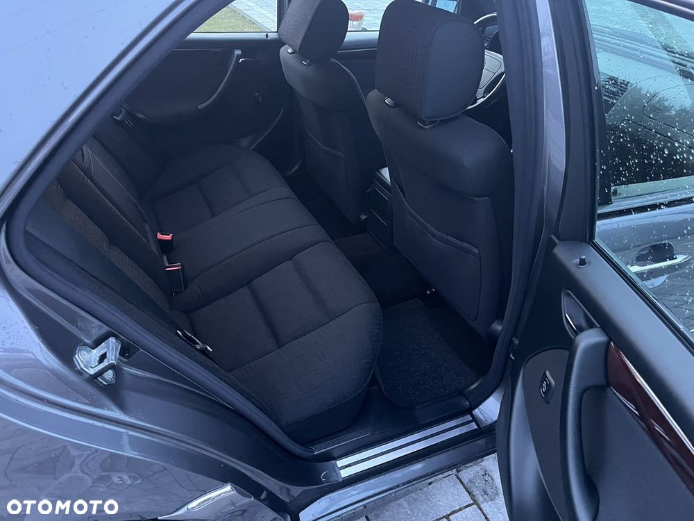 Mercedes-Benz Klasa C 180 Classic - 30