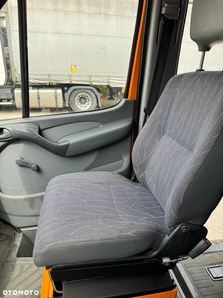 Mercedes-Benz Sprinter - 23