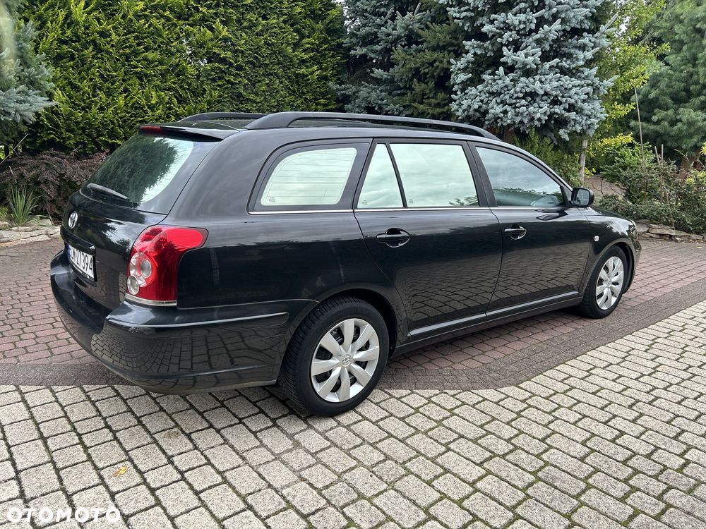 Toyota Avensis - 2