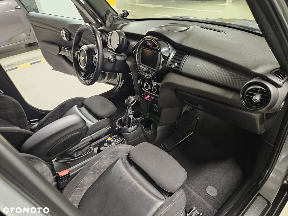 MINI Cooper Standard - 4