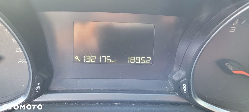 Peugeot 308 1.6 e-HDi Active S&S - 17