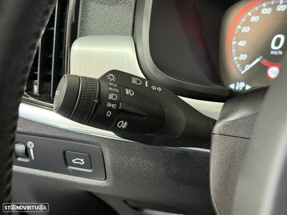 Volvo V90 2.0 D4 Momentum Plus Geartronic - 22