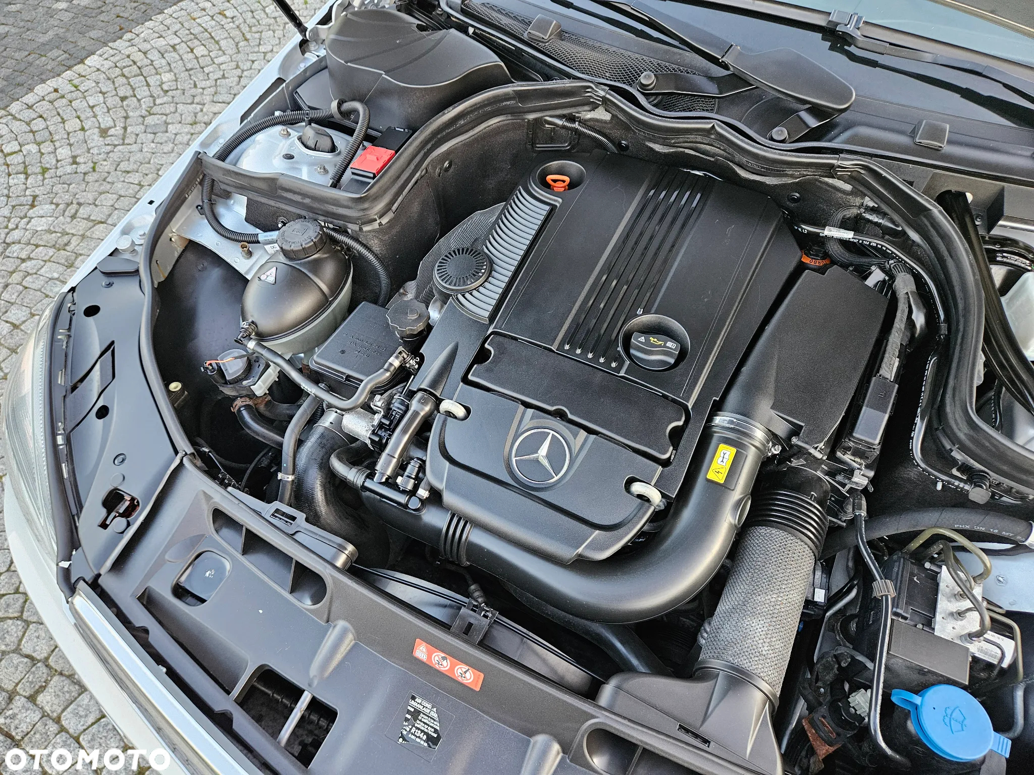 Mercedes-Benz Klasa C 200 CGI BlueEff Elegance - 38