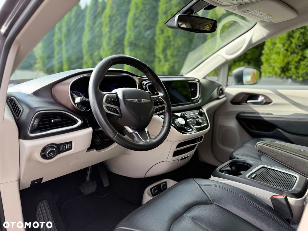 Chrysler Pacifica - 21