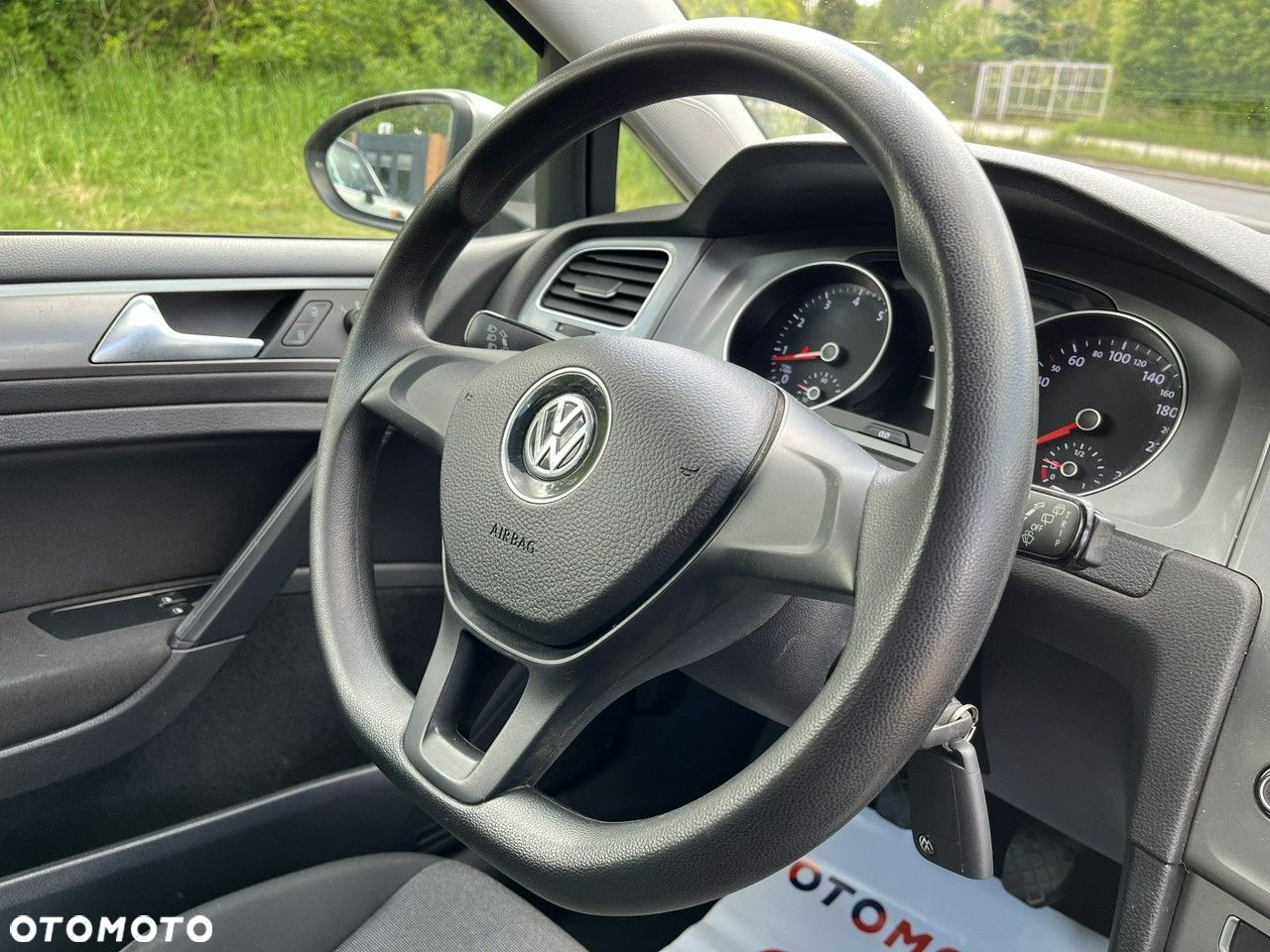 Volkswagen Golf - 22