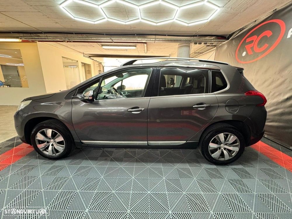 Peugeot 2008 1.2 PureTech Style EAT6 - 4