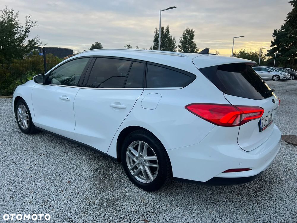 Ford Focus Turnier 2.0 EcoBlue Start-Stopp-System TITANIUM - 6
