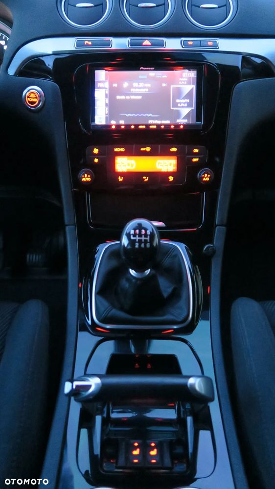 Ford S-Max - 17
