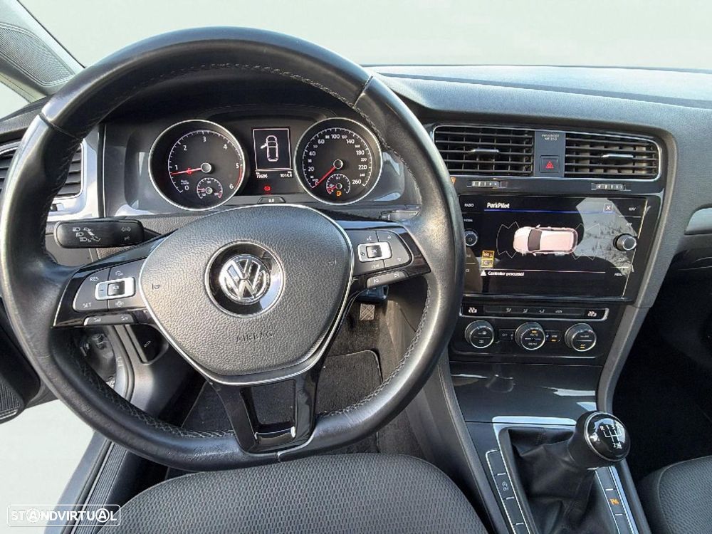 VW Golf 1.6 TDI Confortline - 9