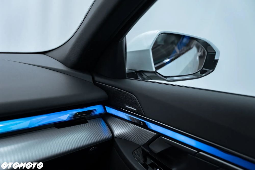 BMW Seria 5 520i mHEV M Sport - 34