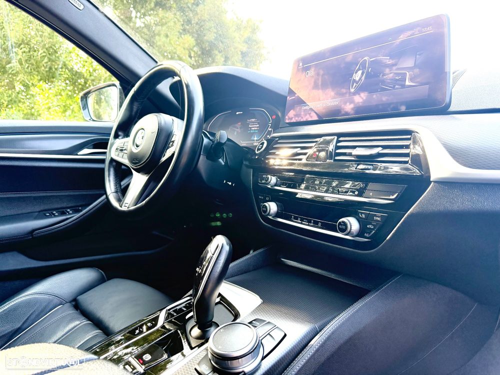 BMW 530 e Pack Desportivo M - 26