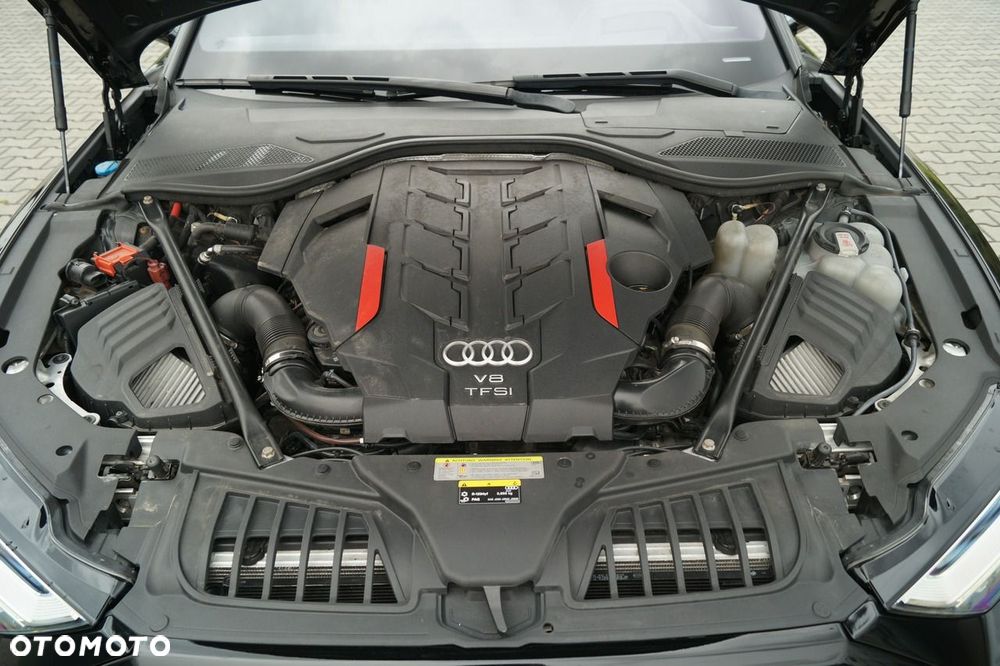 Audi S8 - 30