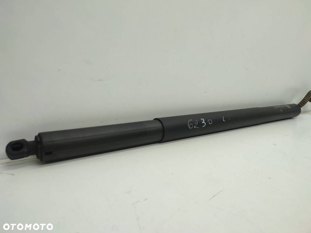 SIŁOWNIK ELEKTRYCZNY KLAPY TYŁ TYLNEJ BAGAŻNIKA SKODA OCTAVIA IV 5E6827851B - 2