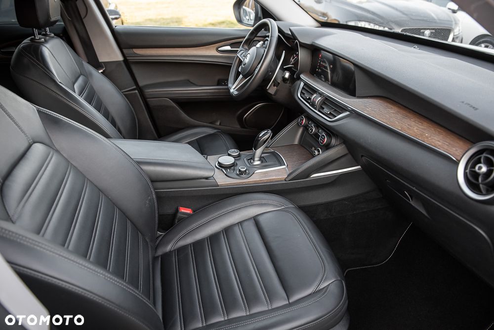 Alfa Romeo Stelvio 2.0 Turbo 16V AT8-Q4 Executive - 21