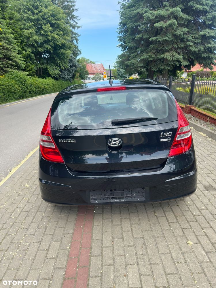 Hyundai i30 1.4 Base + - 8