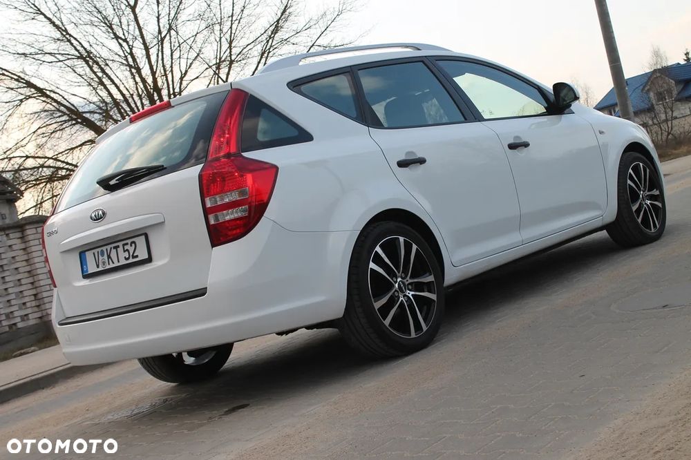 Kia Ceed - 9