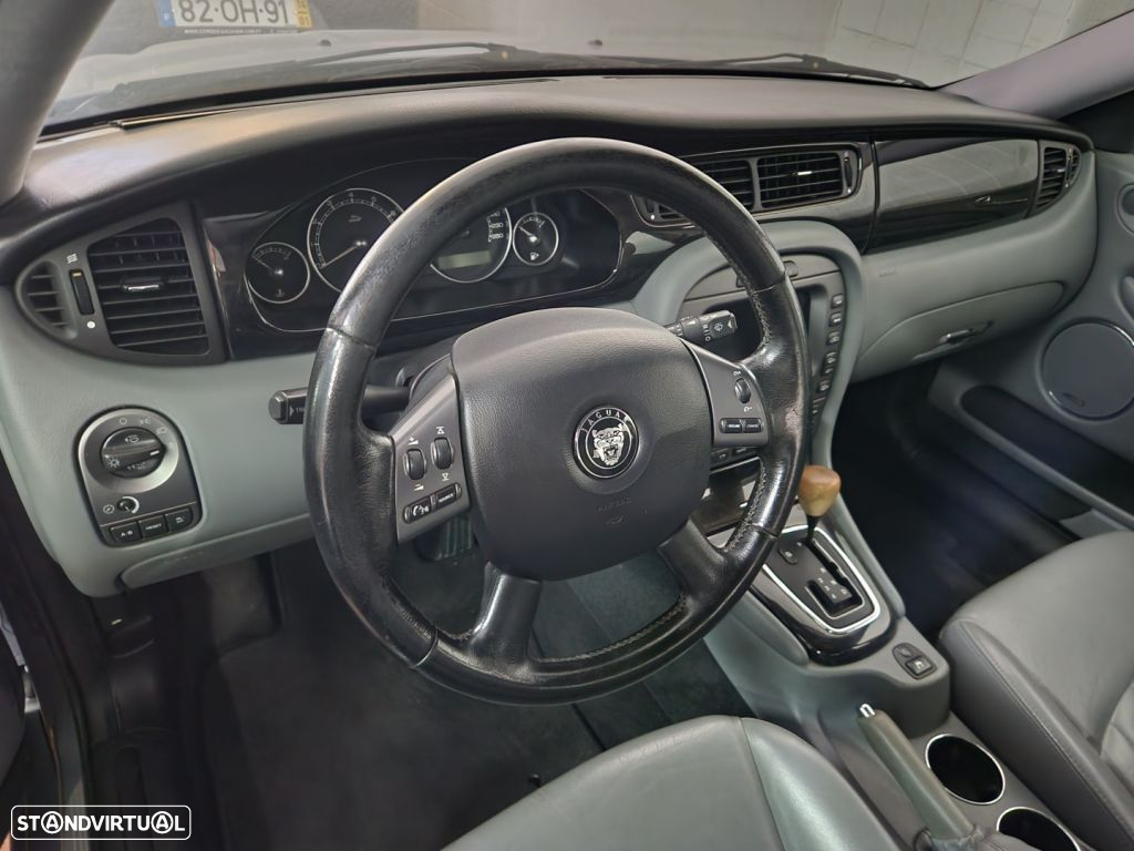 Jaguar X-Type 3.0 Executive Auto. - 12