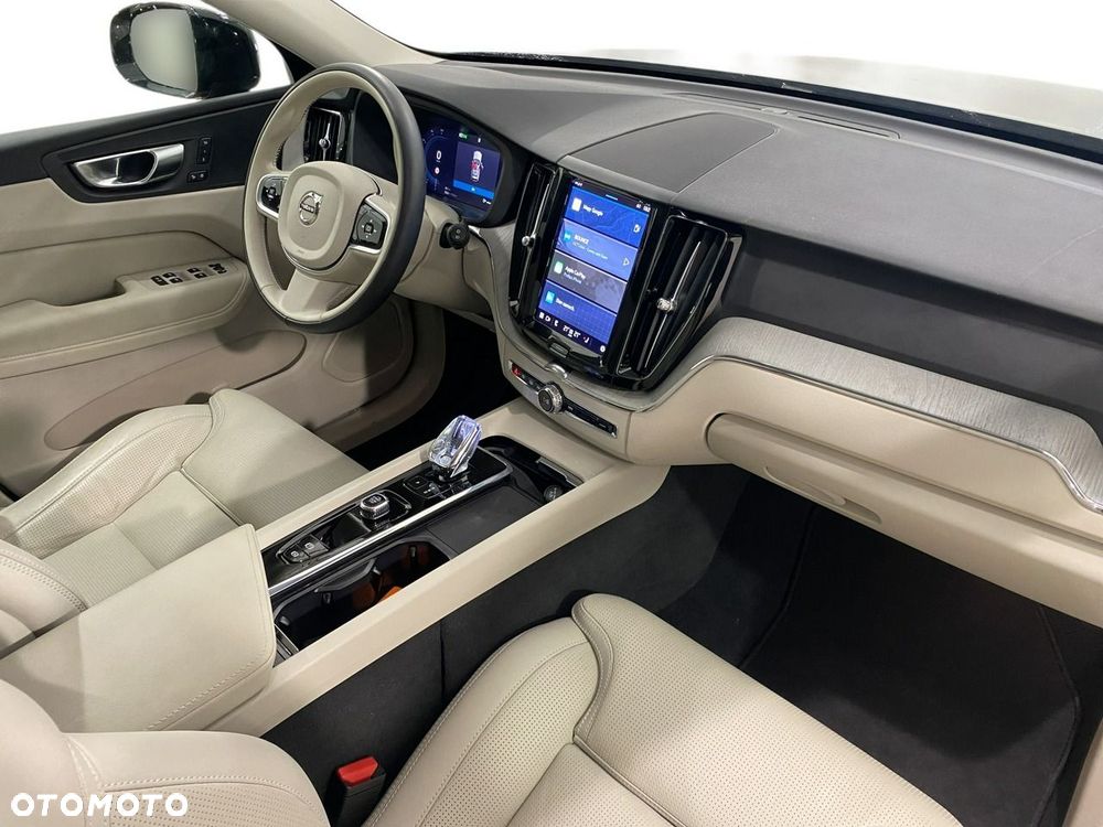 Volvo XC 60 B5 B AWD Plus Dark - 16