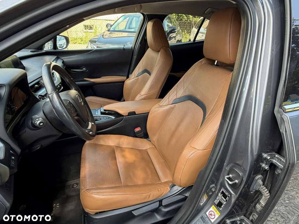 Lexus UX - 9