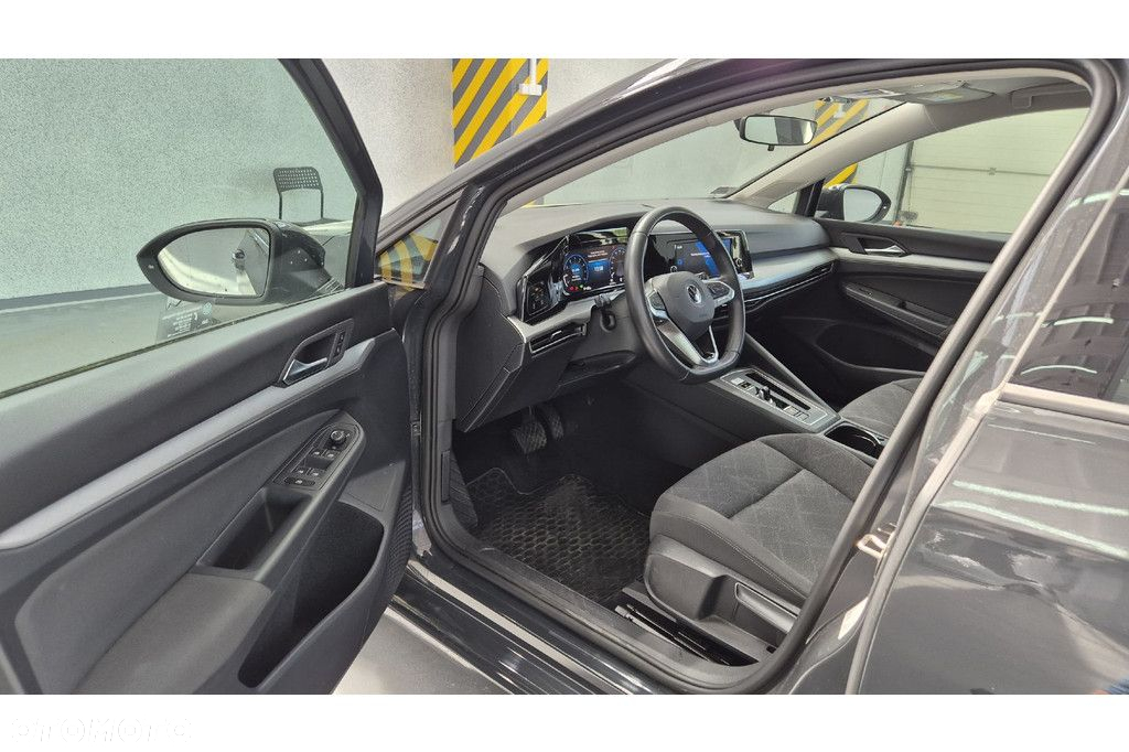 Volkswagen Golf - 8