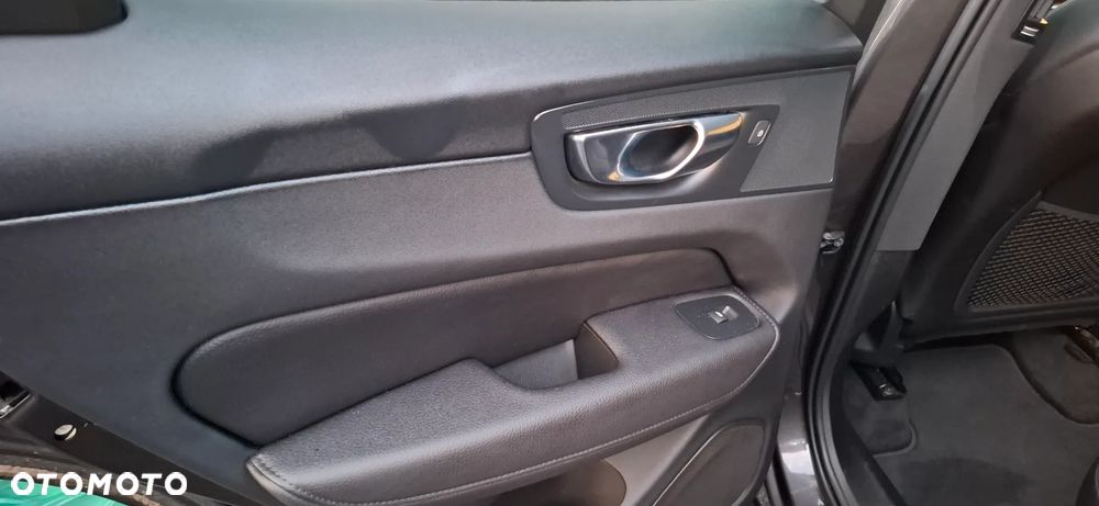 Volvo XC 60 B5 B AWD Geartronic Momentum Pro - 22