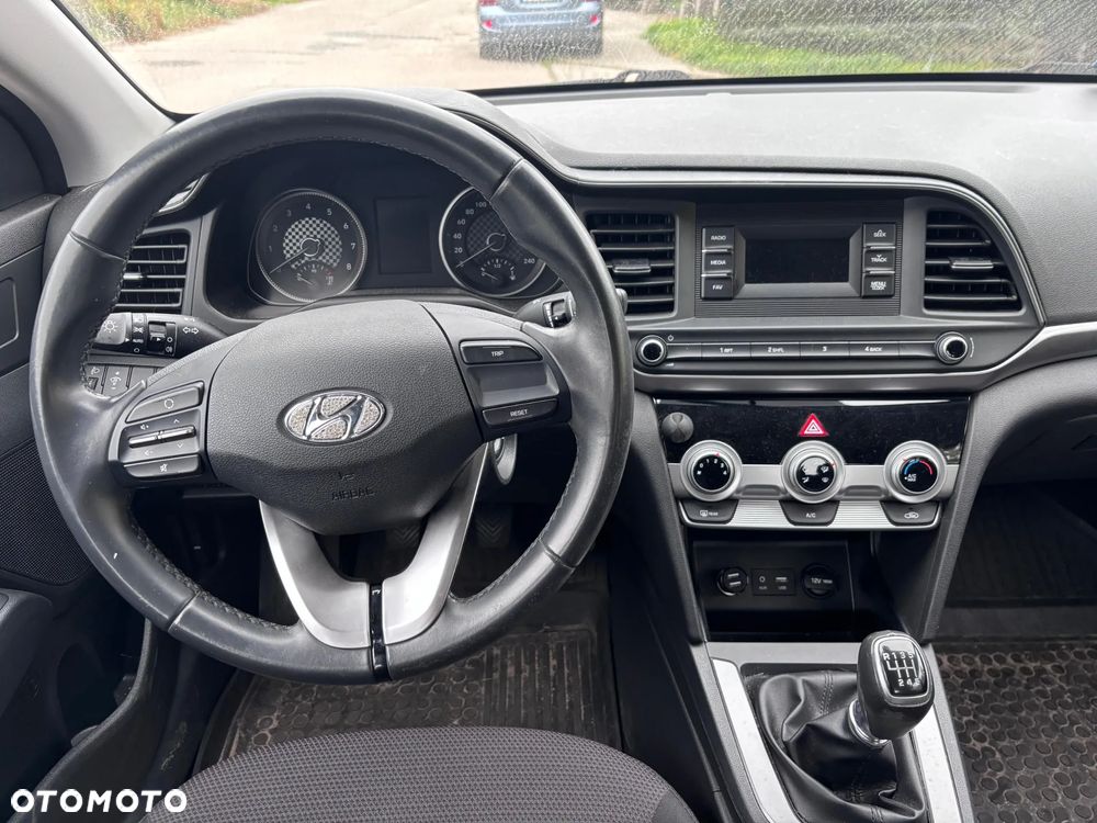 Hyundai Elantra 1.6 Classic + - 7