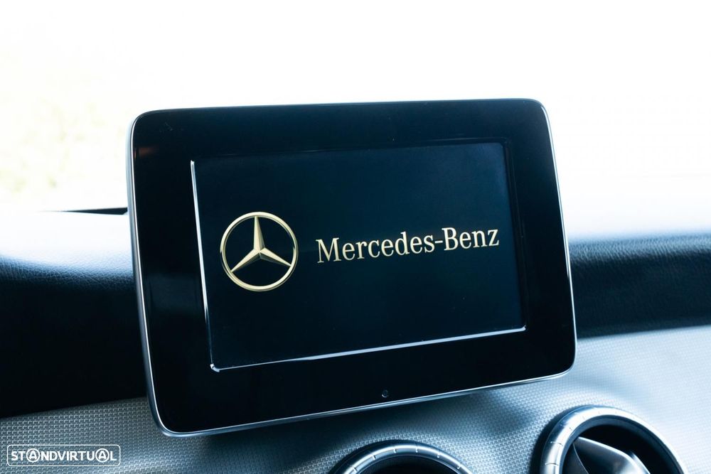Mercedes-Benz CLA 180 d Shooting Brake Urban - 11