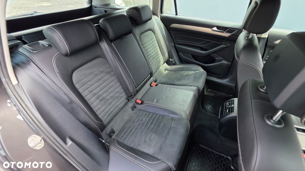 Volkswagen Passat 2.0 TDI EVO Elegance - 23
