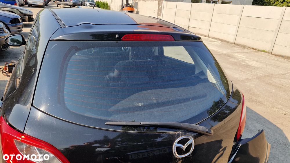 MAZDA 2 DE SZYBA TYŁ - 1