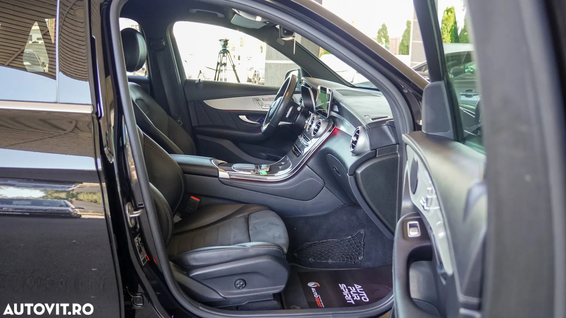 Mercedes-Benz GLC 300 d 4Matic 9G-TRONIC AMG Line - 31