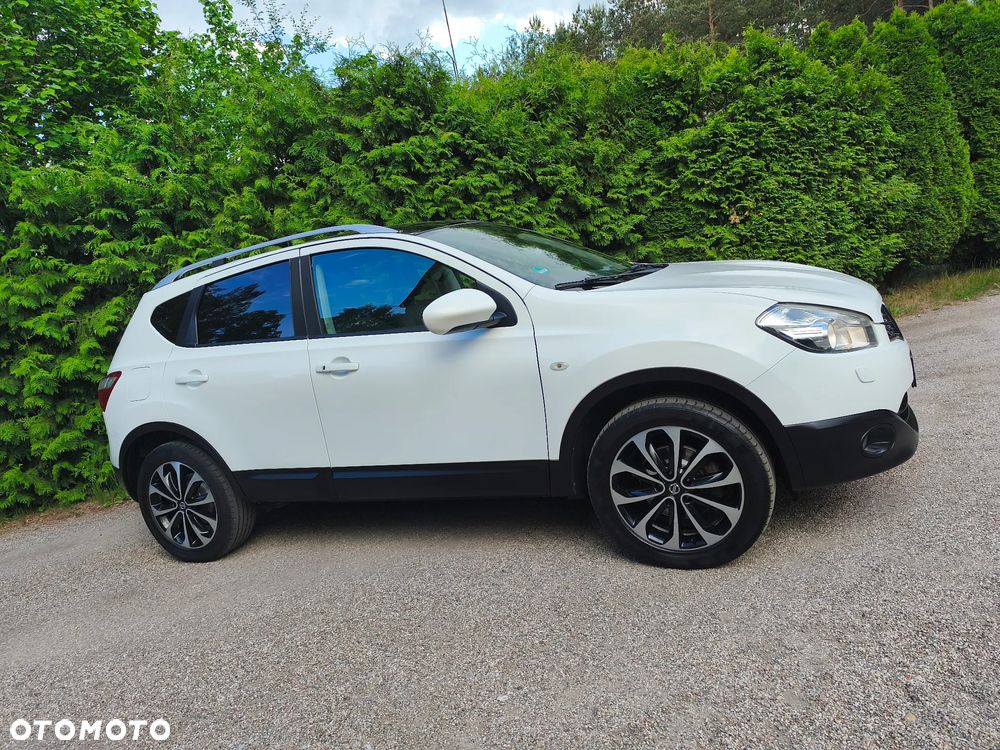 Nissan Qashqai 2.0 dCi 4 x 4 DPF tekna - 2