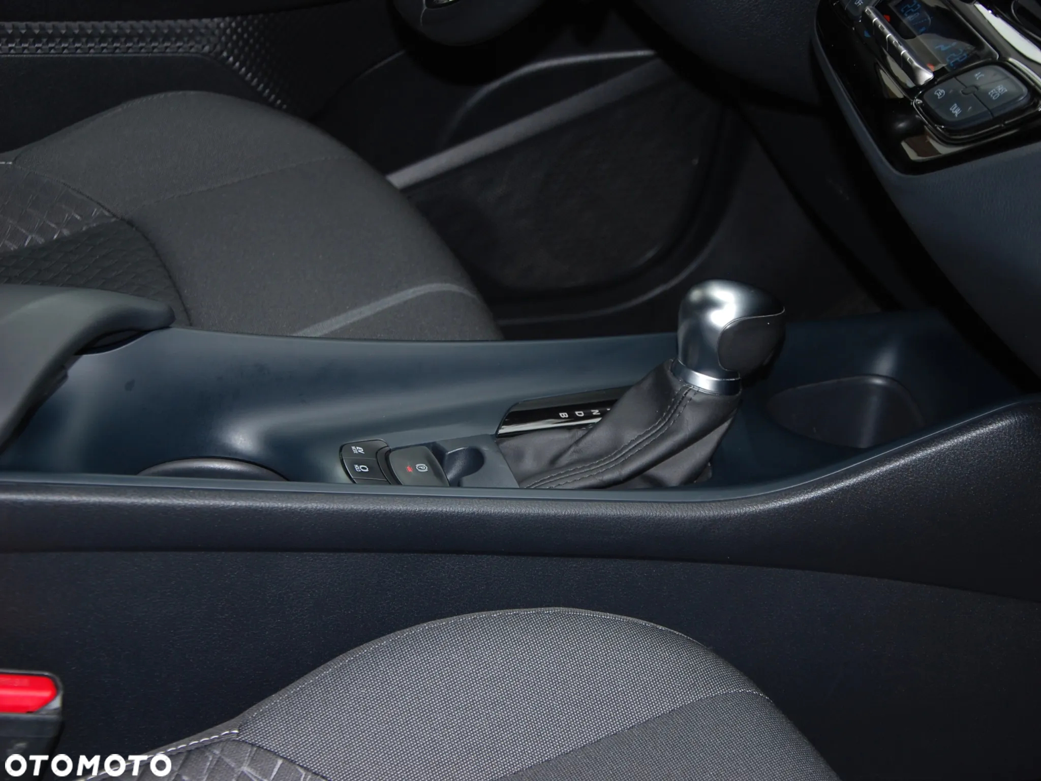 Toyota C-HR 1.8 Hybrid Comfort - 38