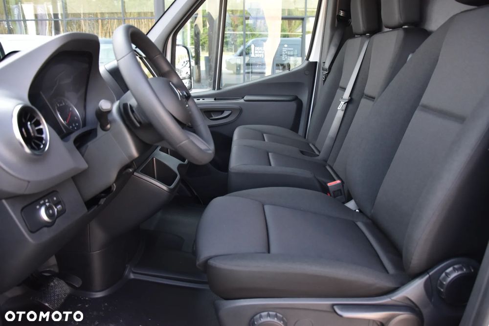 Mercedes-Benz Sprinter - 11