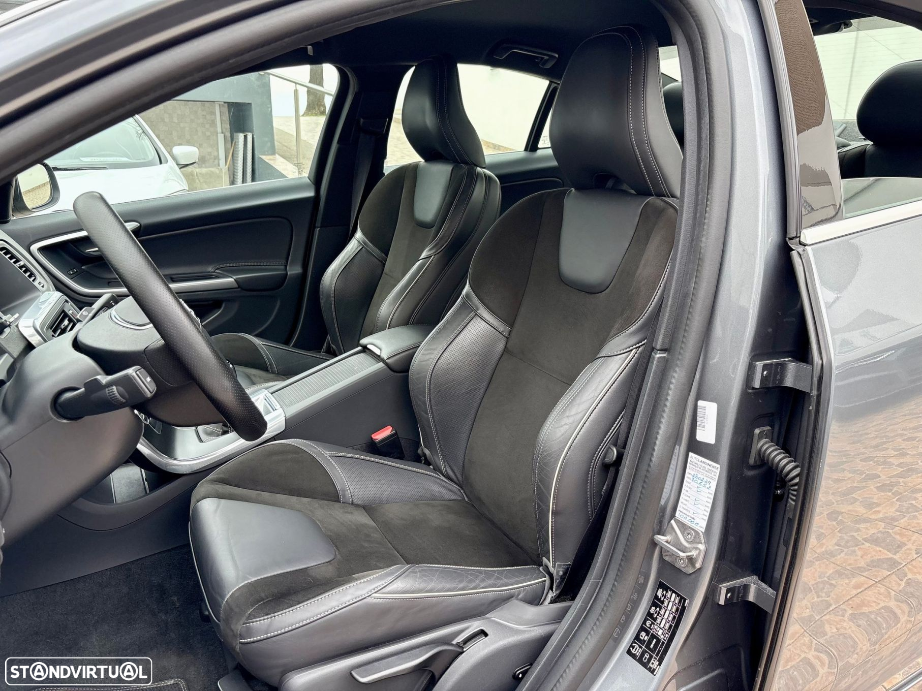 Volvo S60 2.0 D2 R-Design Momentum - 10