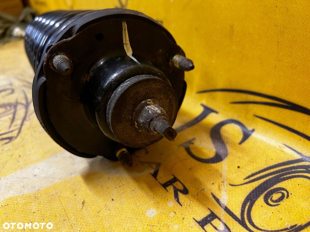 AMORTYZATOR PRZÓD PRZEDNI PRAWY TOYOTA HILUX VIII 2.4D D4D - 4