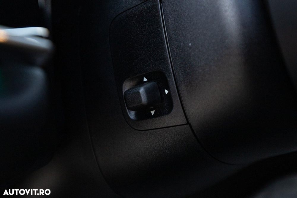 Mercedes-Benz E - 25