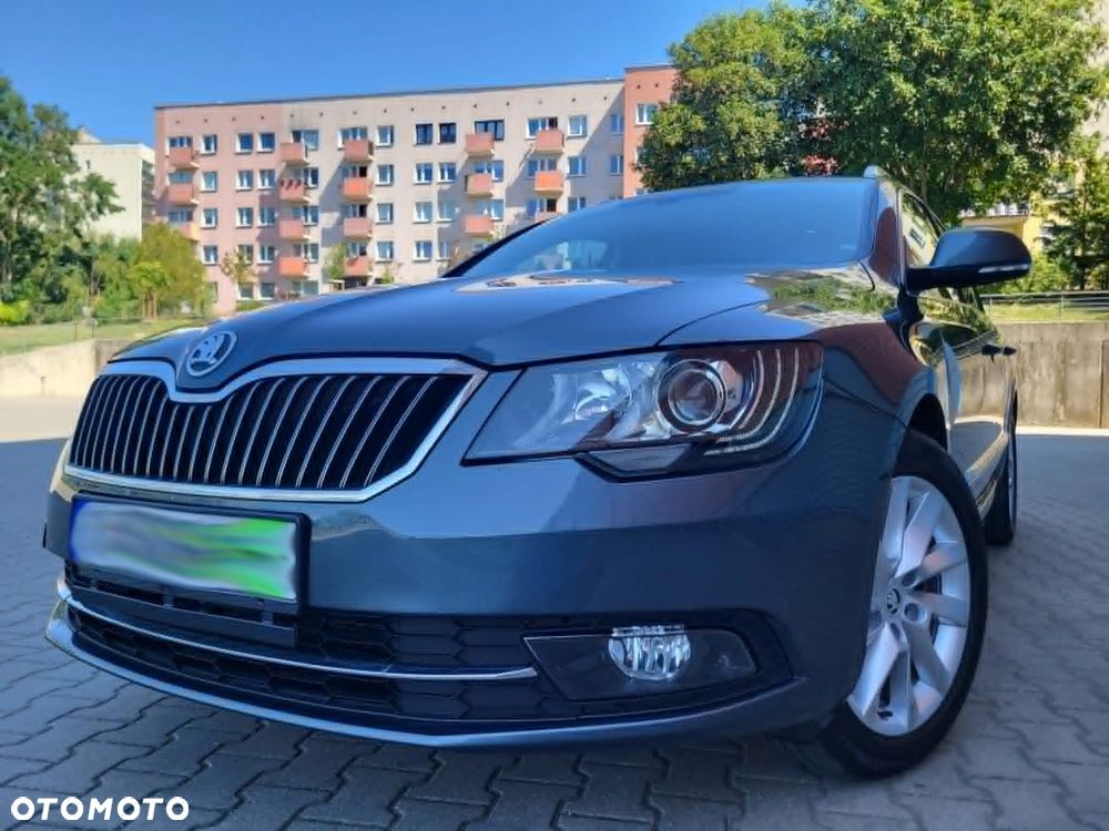 Skoda Superb 2.0 TDI Green tec DSG Elegance - 4