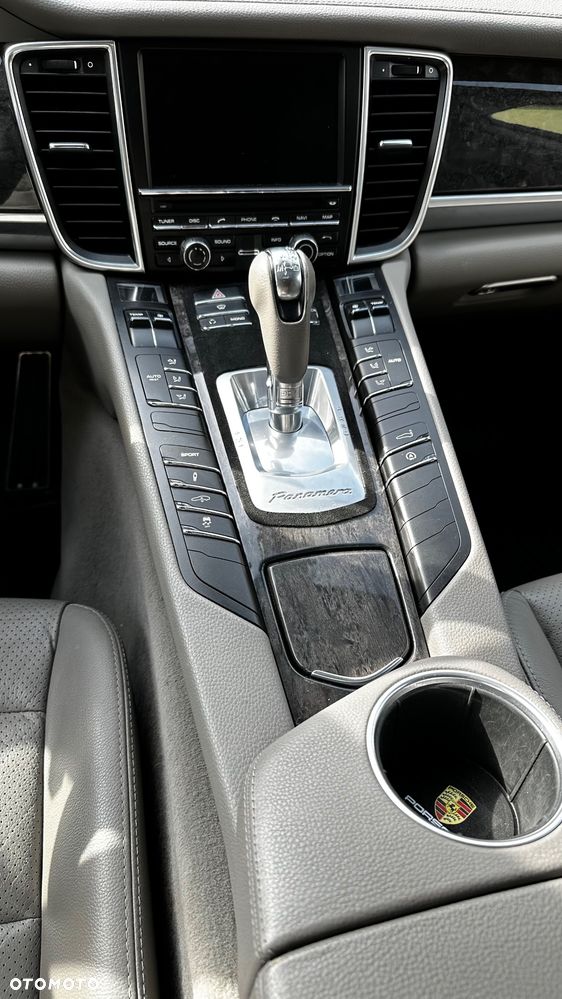 Porsche Panamera 4 - 8